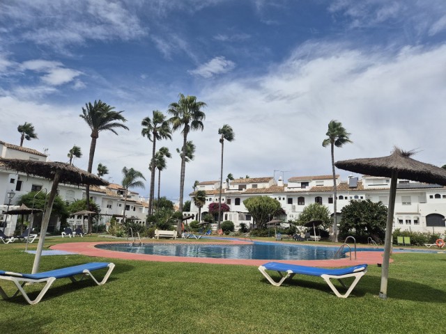 4 Slaapkamer Rijtjeshuis in Guadalmina Baja