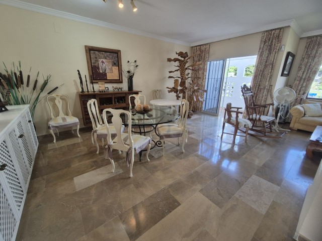 4 Slaapkamer Rijtjeshuis in Guadalmina Baja