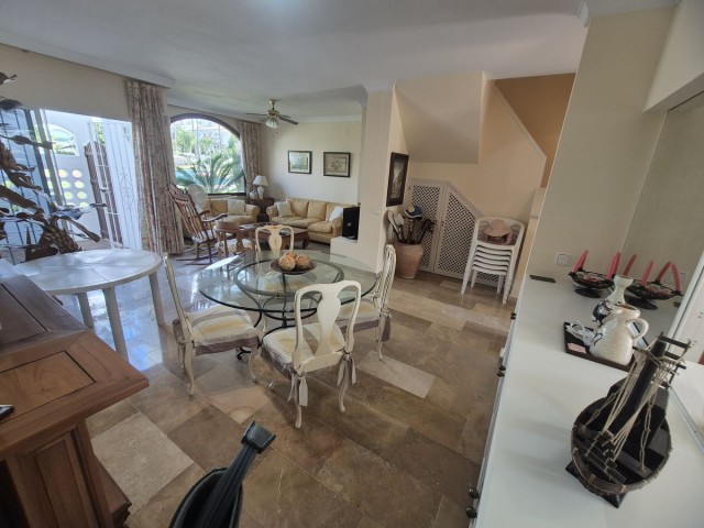 4 Slaapkamer Rijtjeshuis in Guadalmina Baja