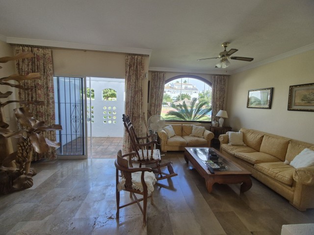 4 Slaapkamer Rijtjeshuis in Guadalmina Baja