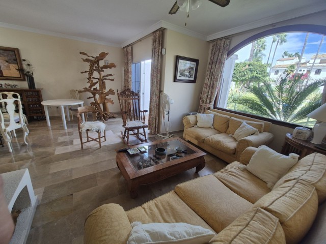 4 Slaapkamer Rijtjeshuis in Guadalmina Baja
