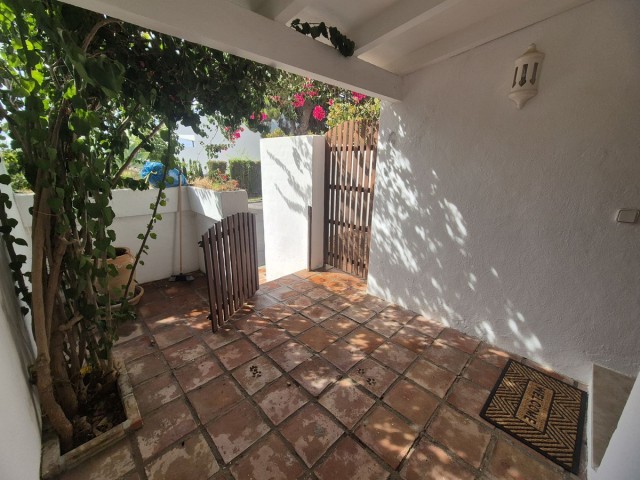 4 Slaapkamer Rijtjeshuis in Guadalmina Baja