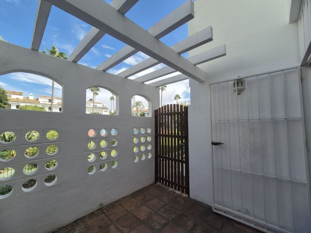 4 Slaapkamer Rijtjeshuis in Guadalmina Baja