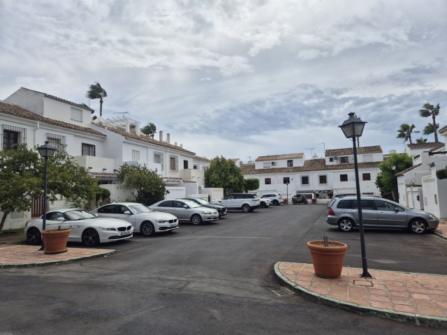 4 Slaapkamer Rijtjeshuis in Guadalmina Baja