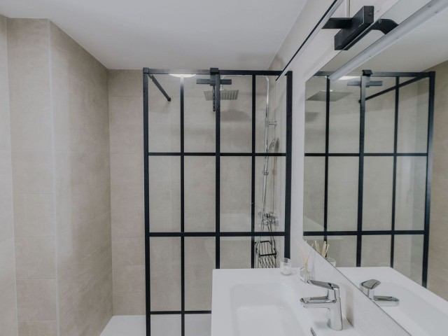 Apartamento con 2 Dormitorios  en Selwo