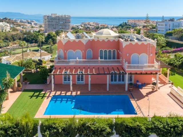 7 Bedrooms Villa in Benalmadena