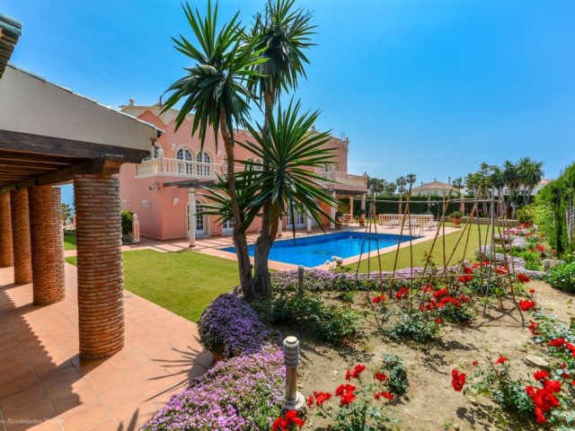 7 Bedrooms Villa in Benalmadena