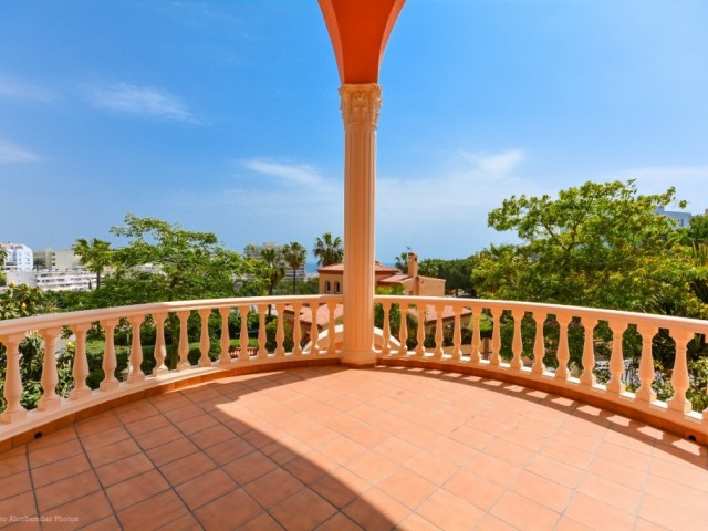 7 Bedrooms Villa in Benalmadena