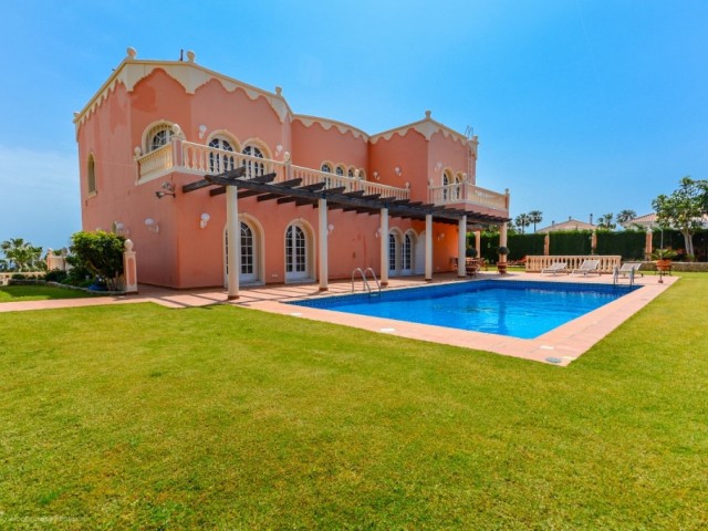 7 Bedrooms Villa in Benalmadena