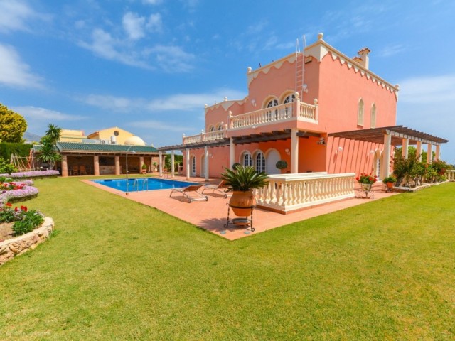 7 Bedrooms Villa in Benalmadena