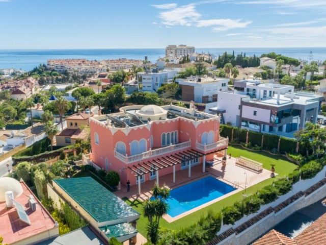 7 Bedrooms Villa in Benalmadena