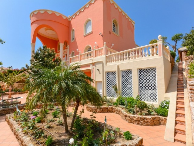 7 Bedrooms Villa in Benalmadena