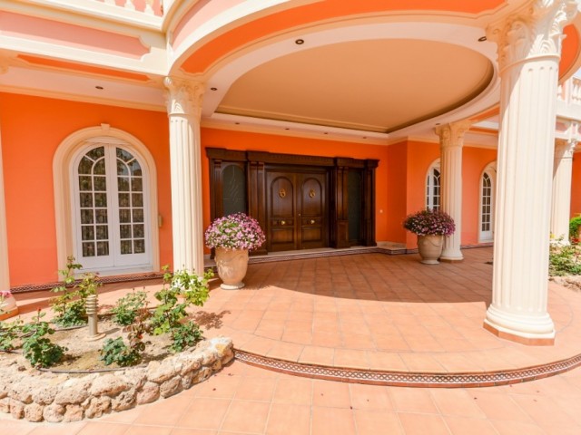 7 Bedrooms Villa in Benalmadena