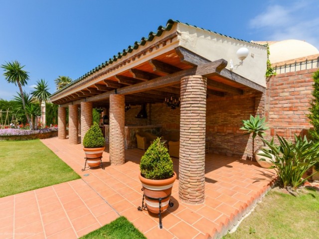 7 Bedrooms Villa in Benalmadena