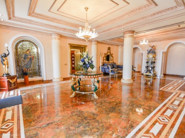 7 Bedrooms Villa in Benalmadena