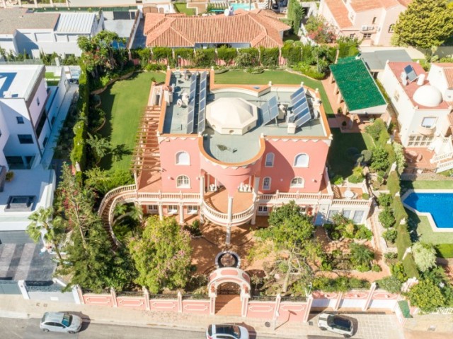 7 Bedrooms Villa in Benalmadena