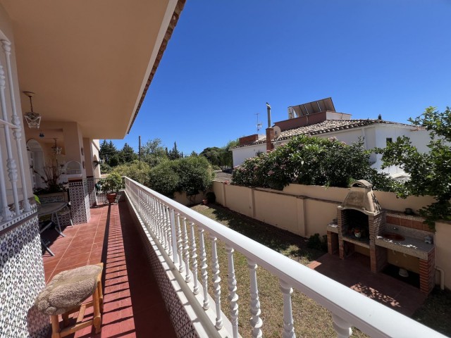 5 Bedrooms Villa in Benalmadena