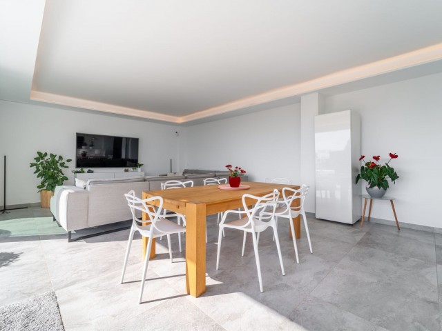 Ático con 3 Dormitorios  en La Capellania