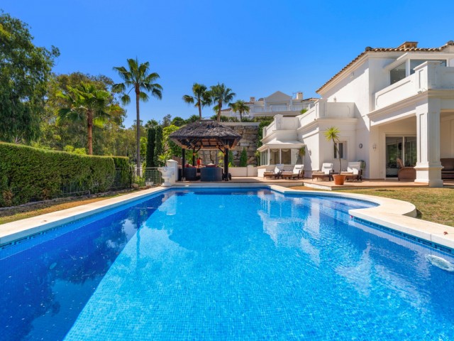 5 Bedrooms Villa in Benahavís
