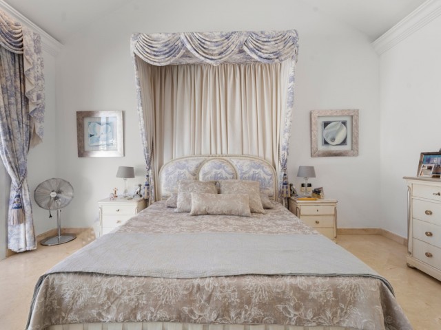 5 Bedrooms Villa in Benahavís