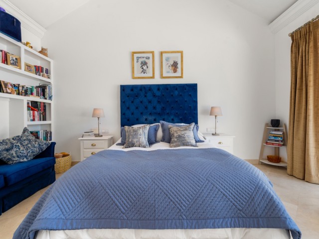 5 Bedrooms Villa in Benahavís