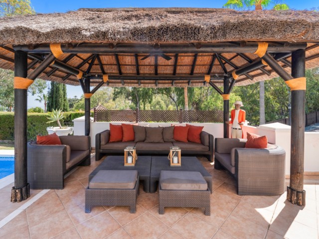 5 Bedrooms Villa in Benahavís