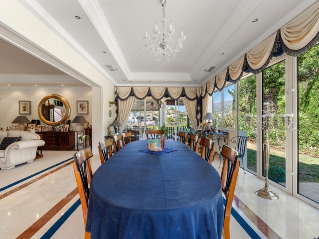 5 Bedrooms Villa in Benahavís