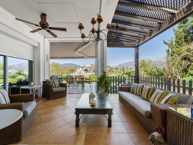 5 Bedrooms Villa in Benahavís