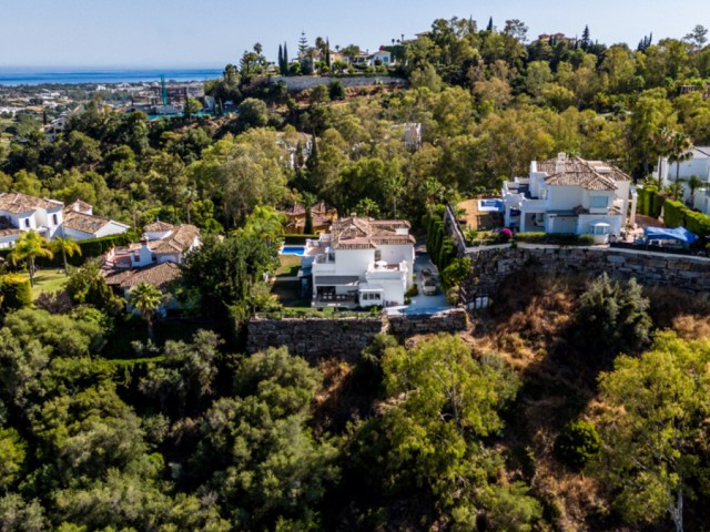 5 Bedrooms Villa in Benahavís