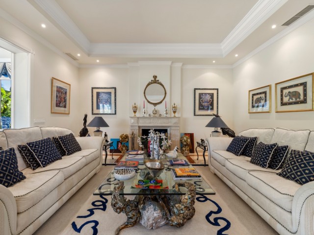 5 Bedrooms Villa in Benahavís