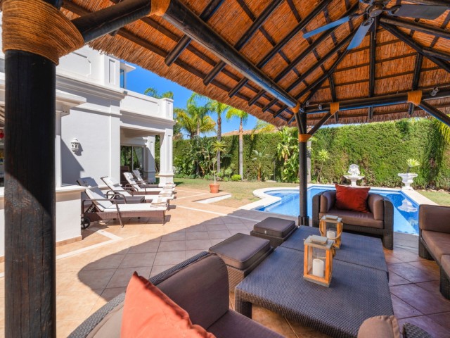 5 Bedrooms Villa in Benahavís