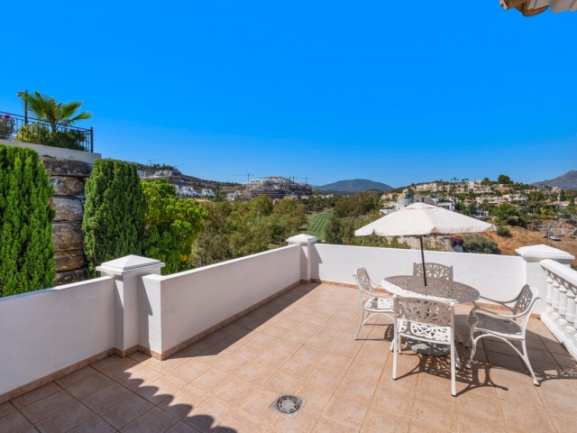 5 Bedrooms Villa in Benahavís