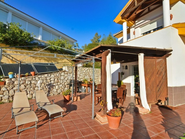 Villa con 5 Dormitorios  en Campo Mijas