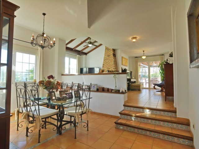 Villa con 5 Dormitorios  en Campo Mijas