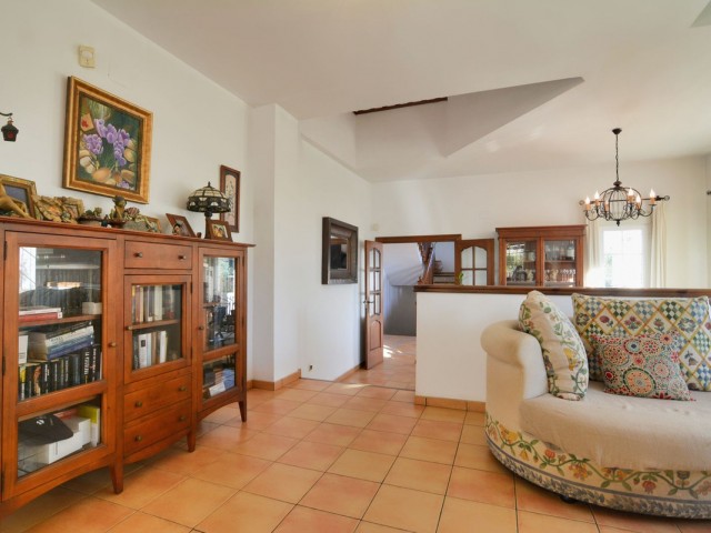 Villa con 5 Dormitorios  en Campo Mijas