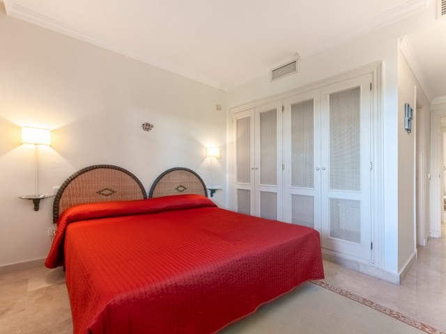 Apartment, Nueva Andalucia, R5155369