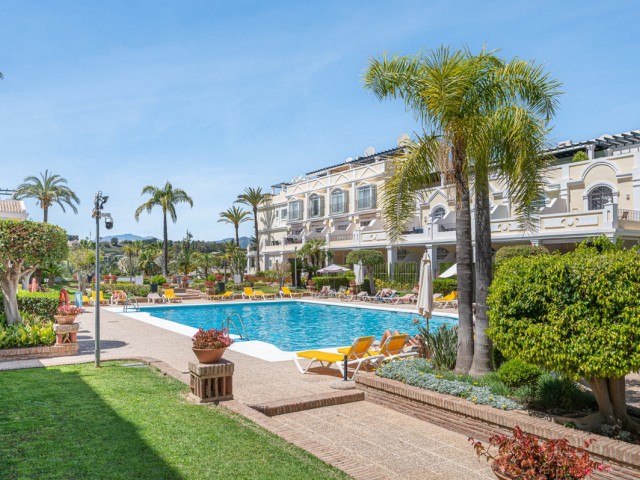 2 Bedrooms Apartment in Nueva Andalucía