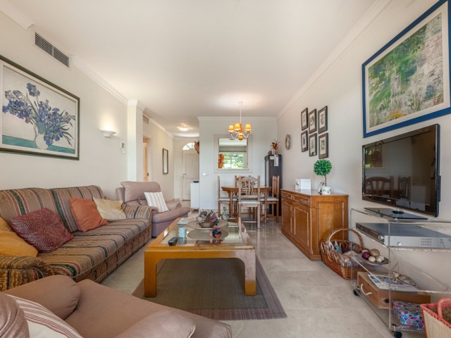 2 Bedrooms Apartment in Nueva Andalucía