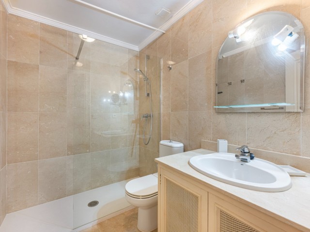 2 Bedrooms Apartment in Nueva Andalucía