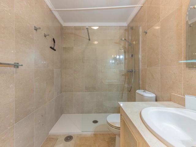 2 Bedrooms Apartment in Nueva Andalucía