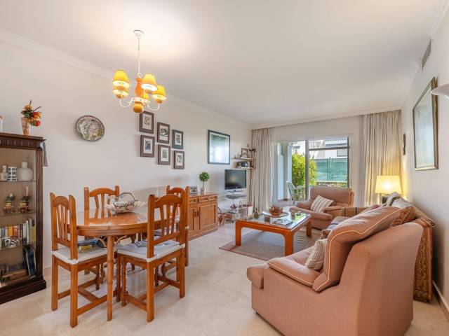 2 Bedrooms Apartment in Nueva Andalucía