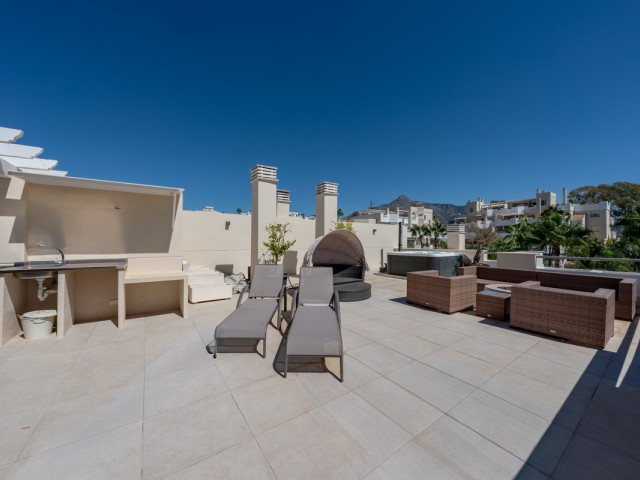 Apartamento con 3 Dormitorios  en Nueva Andalucía