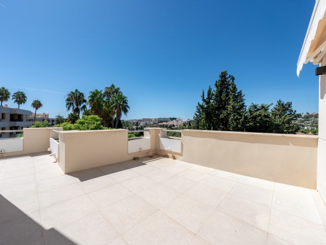 Apartamento con 3 Dormitorios  en Nueva Andalucía