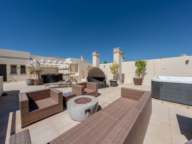 Apartamento con 3 Dormitorios  en Nueva Andalucía