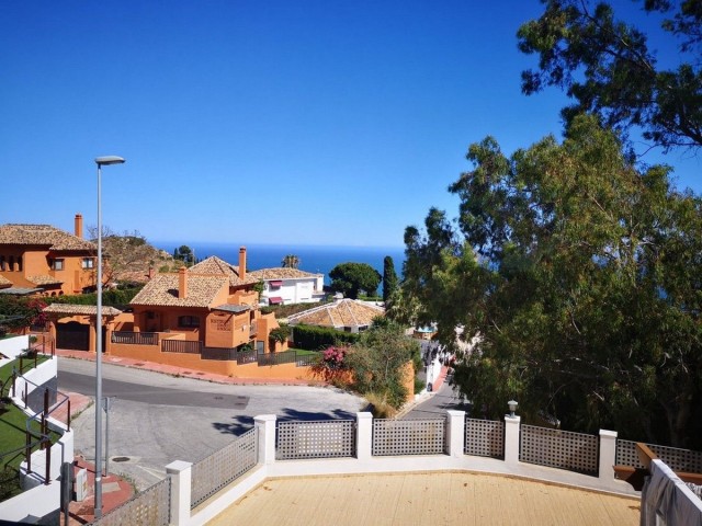 4 Bedrooms Villa in Benalmadena