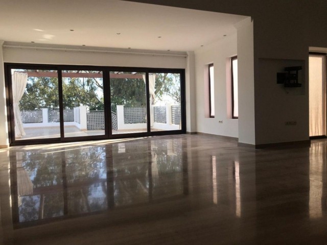 4 Bedrooms Villa in Benalmadena