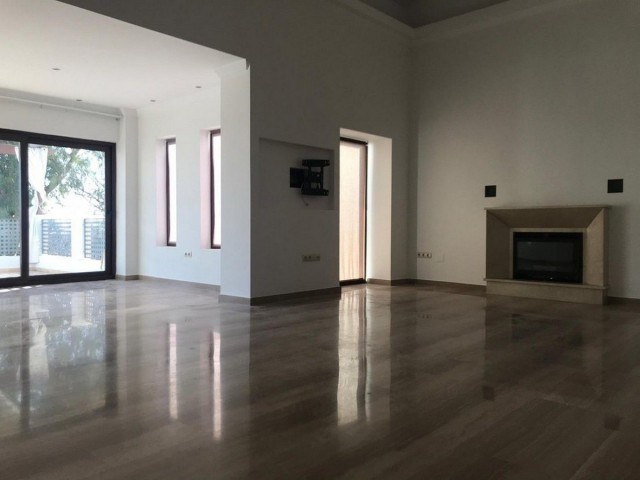 4 Bedrooms Villa in Benalmadena