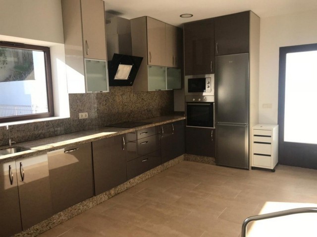 4 Bedrooms Villa in Benalmadena