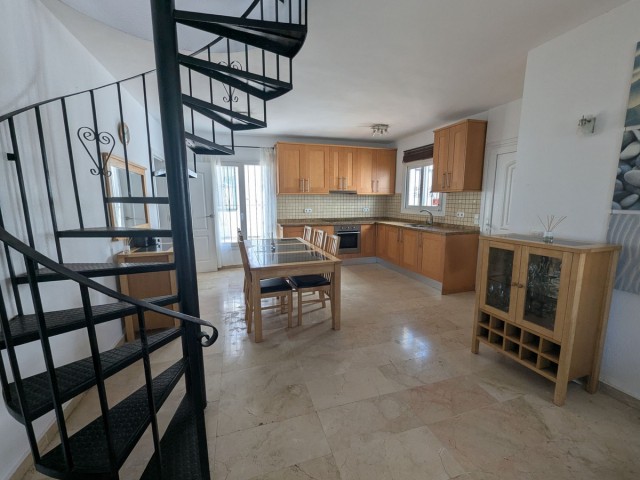 3 Bedrooms Townhouse in Calahonda