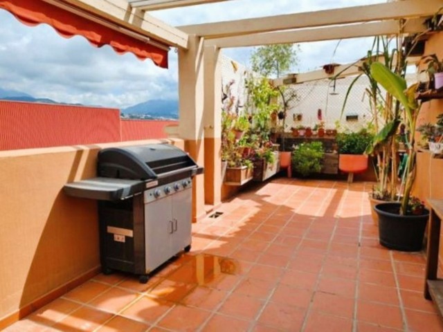 Apartamento con 3 Dormitorios  en San Pedro de Alcántara